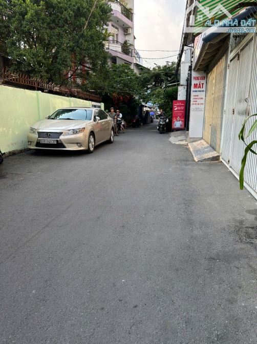 Ngay Siêu Thị Satra Cầu vượt 3 tháng 2. Q10. 60m2. 4 tầng mới đẹp. 4Pn. ST. Giá 14.3 tỷ