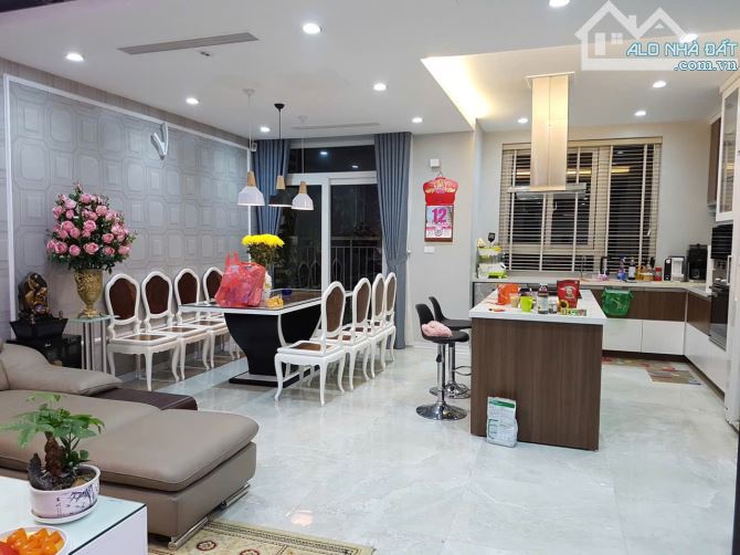 CHCC tại Nguyễn Huy Tưởng, 174m2, 4PN, 4 ban công, Full nội thất, chỉ 9.2 tỷ