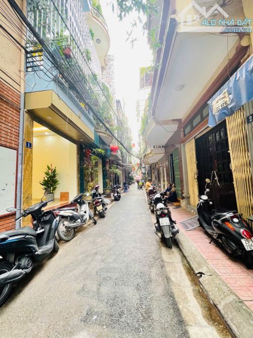 HIẾM NHÀ VỈA HÈ, Ô TÔ ĐỖ CỬA, KINH DOANH, FULL NỘI THẤT, 42M2 GIÁ CHỈ 11.X TỶ