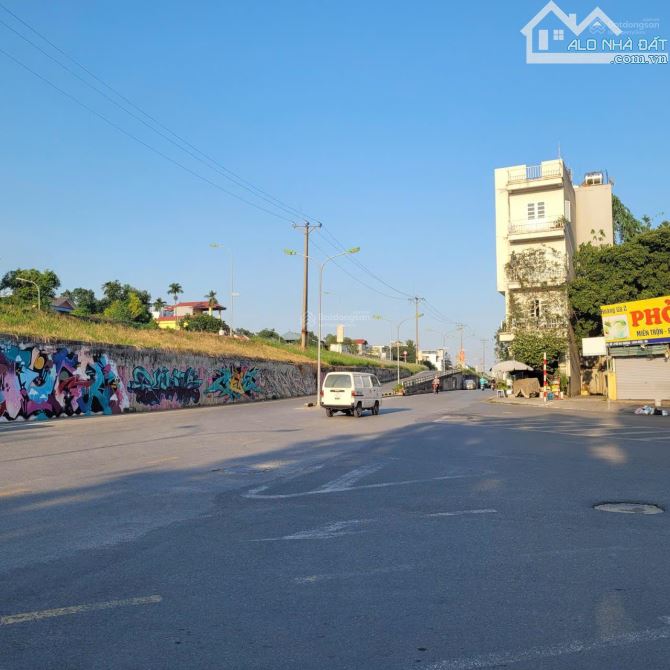 BÁN ĐẤT NGỌC THUỴ. LONG BIÊN, Ô TÔ ĐỖ CỬA 24/7 , 69M , MẶT TIỀN 6,1M,  GIÁ 7 TỶ +