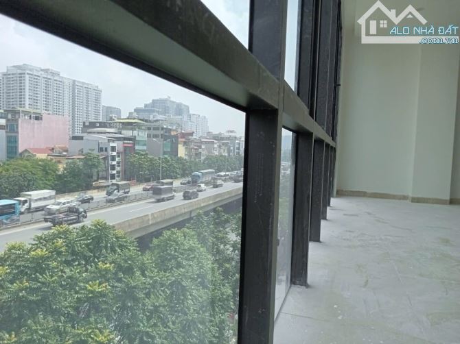 Mặt phố Nguyễn Xiển, Thanh Xuân 160m2, giá: 89 tỷ, 9 tầng, MT: 8.2m, cho thuê 250 triệu