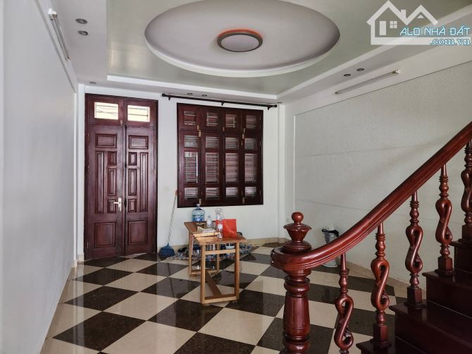 HOÀNG QUỐC VIỆT. Q, CẦU GIẤY. 59 m2. MẶT NGÕ 2 THOÁNG. Ô TÔ KINH DOANH. 24 TỶ.
