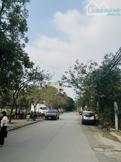 BÁN ĐẤT THANH AM  MẶT ĐƯỜNG 15M , VỈA HÈ , VIEW HỒ, CHỈ 190 TRIỆU/M