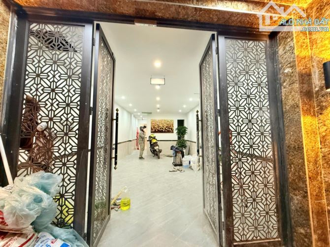Siêu phẩm nhà dòng tiền phố Quan Hoa  DT 65  m2 x 6  tầng, mt 4  m  Giá 17.7 tỷ