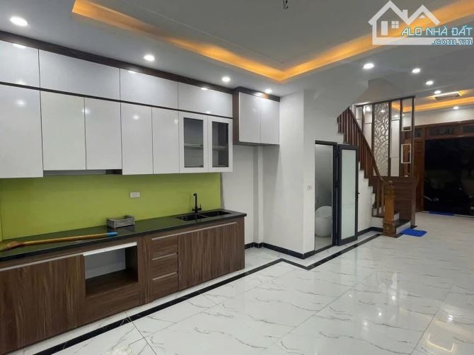 Thanh trì nhà 60m2, sổ đỏ chính chủ, ô tô đỗ cổng ngày đêm