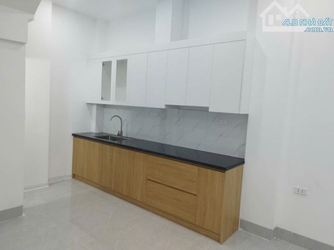BÁN NHÀ PHỐ PHÚC LỢI LONG BIÊN 5 tỷ, 44m, 5 tầng , SÁT PHỐ, Ô TÔ, DÒNG TIỀN 15 TRIỆU /1 T - 10