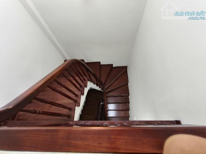 NHÀ ĐẸP TRUNG TÂM QUẬN LB- NGỌC LÂM- SẴN Ở - 3 BƯỚC MẶT Ô TÔ TRÁNH - KINH DOANH. - 10