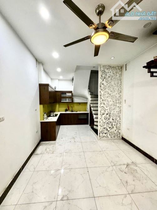 "🏡 NHÀ ĐẸP MINH KHAI - GẦN Ô TÔ, VỊ TRÍ ĐẮC ĐỊA, TIỆN ÍCH XUNG QUANH BẠT NGÀN, DT 42m² 4T - 10