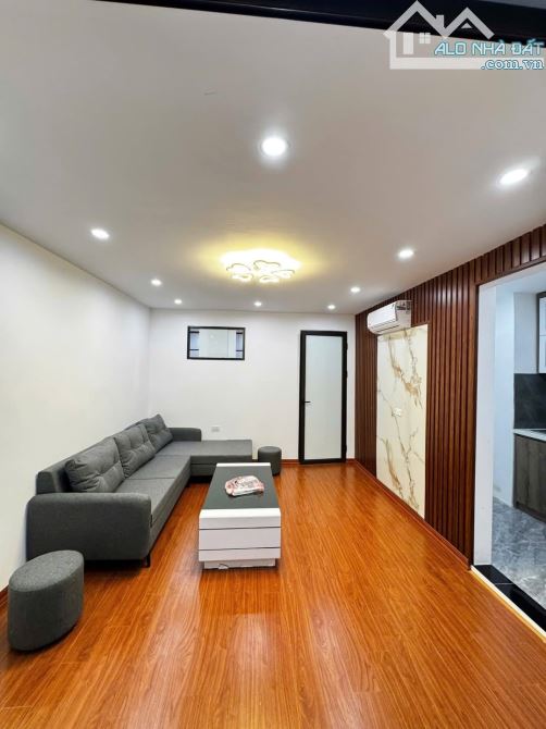 Bán căn tập thể tầng 2 Quỳnh Mai, Hai Bà Trưng Diện tích sổ đỏ: 52m2 - 11