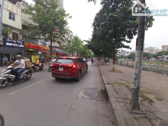 Bán lô đất mặt đường Kim Giang DT 600m2, MT 30m, Giá 180 tỷ - 1