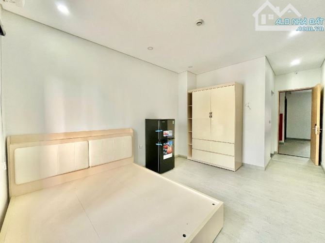 Bán toà văn phòng Nguyễn Xiển 170 m2 10 tầng dòng tiền 200 triệu