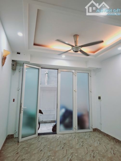 BÁN NHÀ NGỌC THUỴ . LONG BIÊN 42M, 5 TẦNG, 3 BƯỚC RA Ô TÔ , GIÁ CHỈ 6 TỶ - 1
