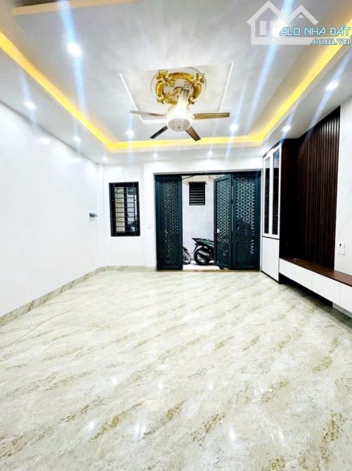 BÁN NHÀ NGUYỄN HOÀNG, 38m2 x 5 tầng, NGÕ THÔNG, THIẾT KẾ THOÁNG, Giá chỉ 7.1 - 1
