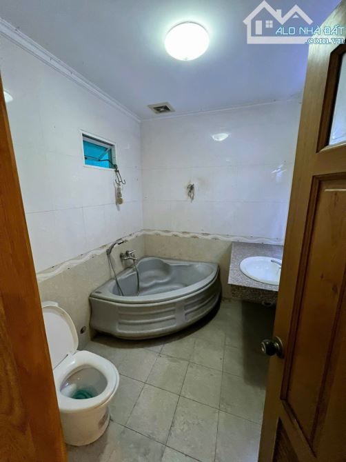 Bán gấp nhà mặt tienf Cộng Hòa P13, Tân Bình 4x30m, 5 tầng giá 27 tỷ còn thương lượng. - 1