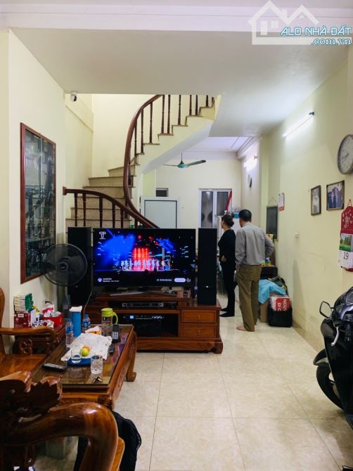 bán nhà Hoàng Mai 42m Trương Định, 1 nhà ra ô tô tránh đỗ, kinh doanh - 1