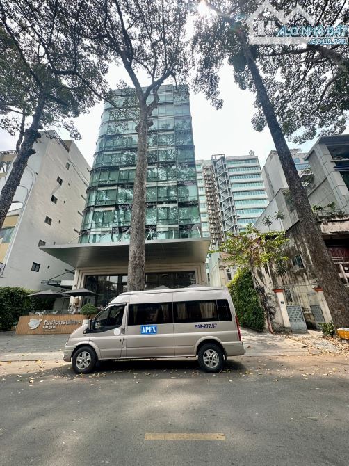 Bán tòa khách sạn 4 sao MT Sương Nguyệt Ánh, Q 1 - 13x40m - 2 hầm, 11 tầng - Giá 850 tỷ - 1