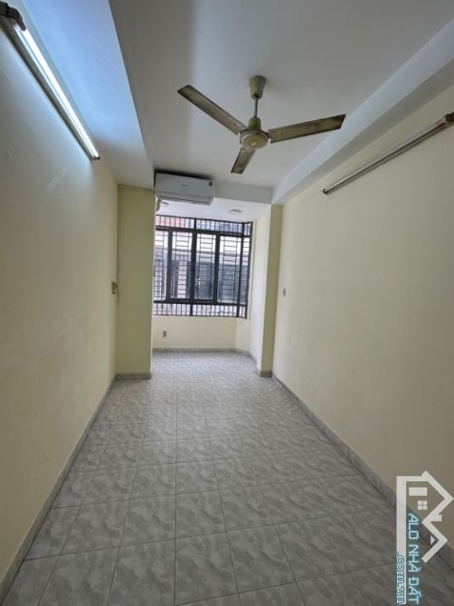 Lưu Nhân Chú sát bờ kè Hoàng Sa P5. Tân Bình. Nhà 4 tầng 29m2 chỉ4,8Tỷ - 1