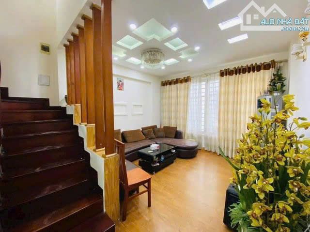 Cần bán nhanh nhà ngõ thông ô tô vào nhà, Khương Trung, DT: 45m,5 tầng MT: 4m giá 10,9 tỷ - 2