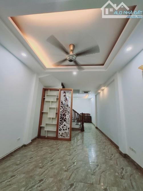 BÁN NHÀ NGỌC THUỴ . LONG BIÊN 42M, 5 TẦNG, 3 BƯỚC RA Ô TÔ , GIÁ CHỈ 6 TỶ - 2
