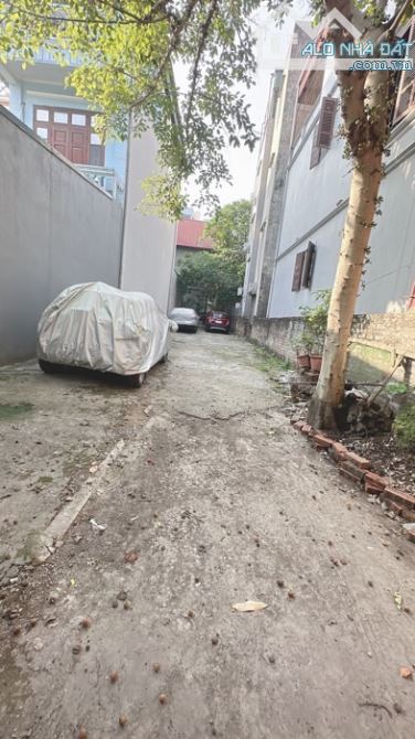 BÁN ĐẤT NGỌC THUỴ. LONG BIÊN, Ô TÔ ĐỖ CỬA 24/7 , 69M , MẶT TIỀN 6,1M,  GIÁ 7 TỶ + - 2