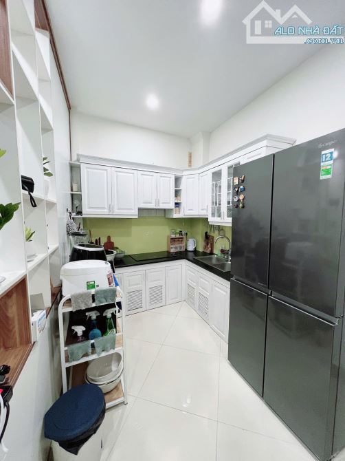 PHẠM VĂN ĐỒNG CẠNH BỘ CÔNG AN LÔ GÓC MẶT NGÕ THẲNG 30m RA PHỐ 38m MT 5.5m 7.3 Tỷ - 2