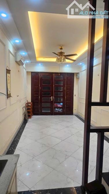 BÁN NHÀ PHỐ 8/3 - HAI BÀ TRƯNG - LÔ GÓC 2 THOÁNG - NGÕ THÔNG - 35M X 5 TẦNG - MT 3.7M - 2
