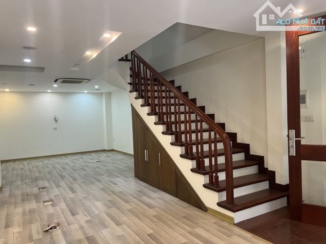 Bán gấp nhà Vũ Xuân Thiều,Long Biên, phân lô quân đội, đường ô tô tránh, gara ô tô. Dt 58m - 2