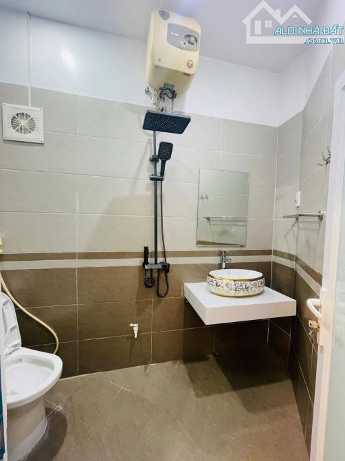 Có 102! Nguyễn Trãi, 30m ra mặt phố, nhà đẹp, ở sướng, không QH. 32mx5T. Chỉ 5,8 tỷ - 2