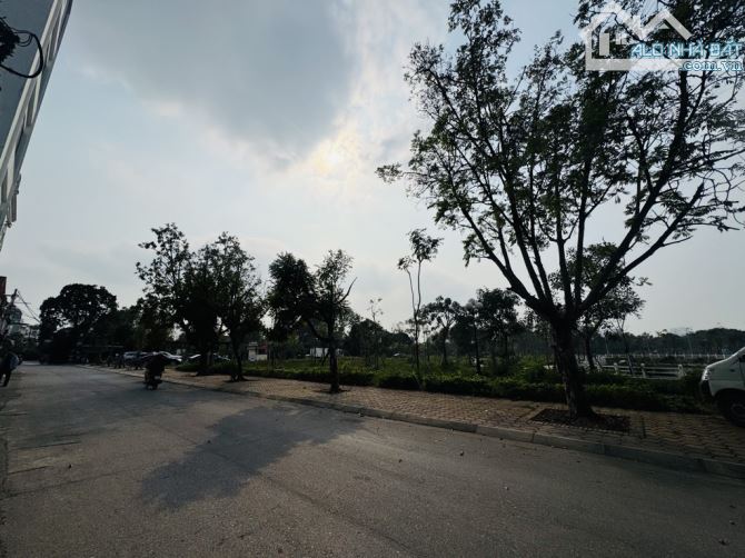 BÁN ĐẤT THANH AM  MẶT ĐƯỜNG 15M , VỈA HÈ , VIEW HỒ, CHỈ 190 TRIỆU/M - 2