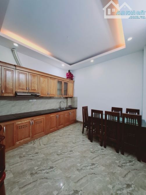 BÁN NHÀ NGỌC THUỴ . LONG BIÊN 42M, 5 TẦNG, 3 BƯỚC RA Ô TÔ , GIÁ CHỈ 6 TỶ - 3