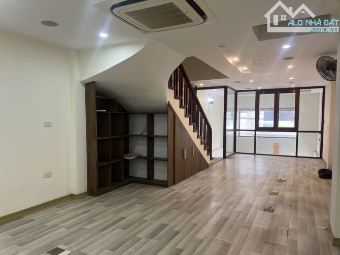 Bán gấp nhà Vũ Xuân Thiều,Long Biên, phân lô quân đội, đường ô tô tránh, gara ô tô. Dt 58m - 3