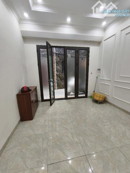 NHÀ ĐẸP TRUNG TÂM QUẬN LB- NGỌC LÂM- SẴN Ở - 3 BƯỚC MẶT Ô TÔ TRÁNH - KINH DOANH. - 3