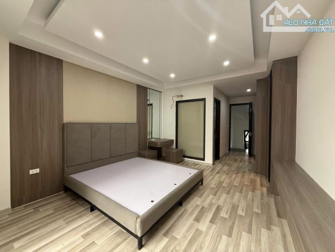 Sau nhà ra Phố nội thất xịn thang máy nhập siêu hiếm Trương Định phố - 4