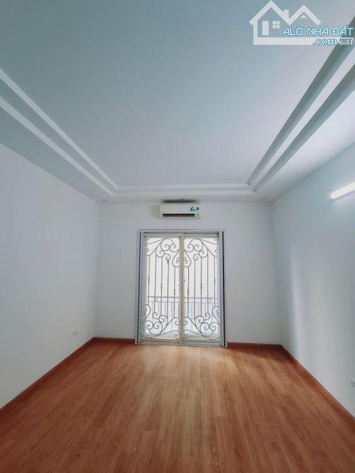 BÁN NHÀ NGỌC THUỴ . LONG BIÊN 42M, 5 TẦNG, 3 BƯỚC RA Ô TÔ , GIÁ CHỈ 6 TỶ - 4