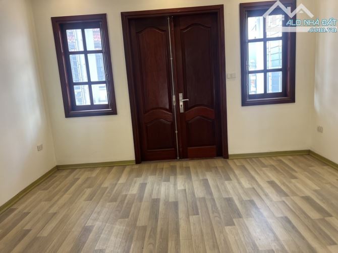 Bán gấp nhà Vũ Xuân Thiều,Long Biên, phân lô quân đội, đường ô tô tránh, gara ô tô. Dt 58m - 4