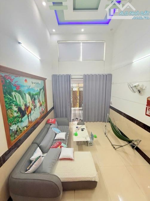 NGANG 6 HIẾM-NHÀ RỘNG ĐẸP GIÁ TỐT-BÁN NHÀ 5X22 -3TẦNG ĐÚC-SÁT HXT-DƯƠNG ĐỨC HIỀN TÂN PHÚ - 4