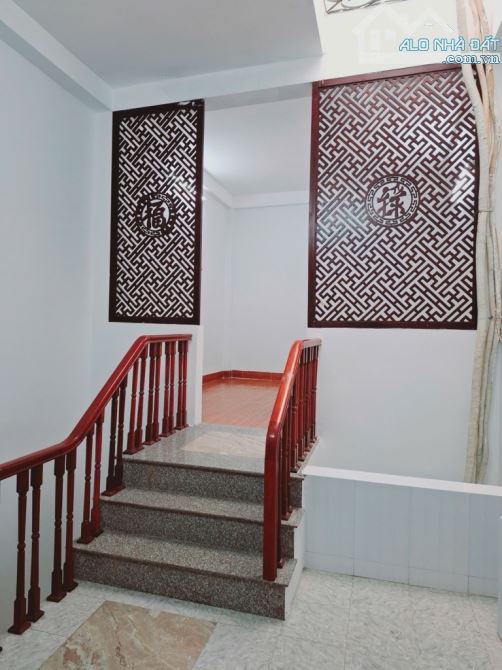 BÁN NHÀ NGỌC THUỴ . LONG BIÊN 42M, 5 TẦNG, 3 BƯỚC RA Ô TÔ , GIÁ CHỈ 6 TỶ - 5