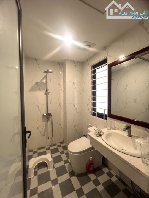 Bán gấp nhà Vũ Xuân Thiều,Long Biên, phân lô quân đội, đường ô tô tránh, gara ô tô. Dt 58m - 5