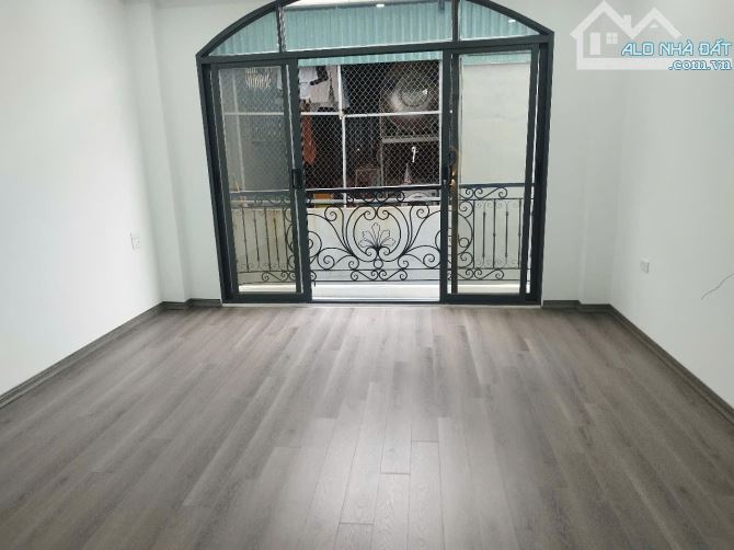 BÁN NHÀ PHỐ PHÚC LỢI LONG BIÊN 5 tỷ, 44m, 5 tầng , SÁT PHỐ, Ô TÔ, DÒNG TIỀN 15 TRIỆU /1 T - 5