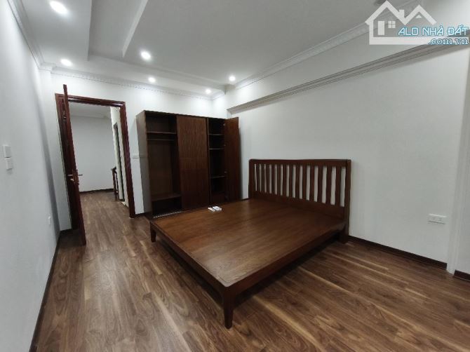 NHÀ ĐẸP TRUNG TÂM QUẬN LB- NGỌC LÂM- SẴN Ở - 3 BƯỚC MẶT Ô TÔ TRÁNH - KINH DOANH. - 6