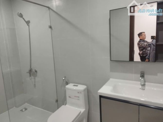 BÁN NHÀ PHỐ PHÚC LỢI LONG BIÊN 5 tỷ, 44m, 5 tầng , SÁT PHỐ, Ô TÔ, DÒNG TIỀN 15 TRIỆU /1 T - 7
