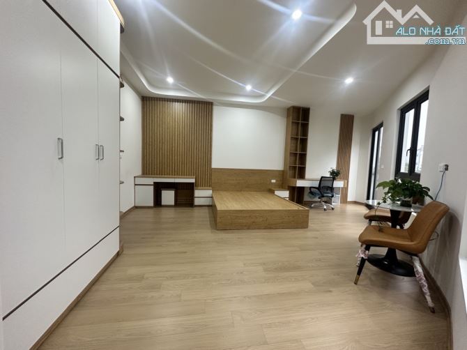 E BÁN SIÊU PHẨM NHÀ ĐẸP KHAI SƠN NGỌC THUỴ 41M2 6T THANG MÁY CHỈ 9tỷ MT:11M LÔ GÓC - 8