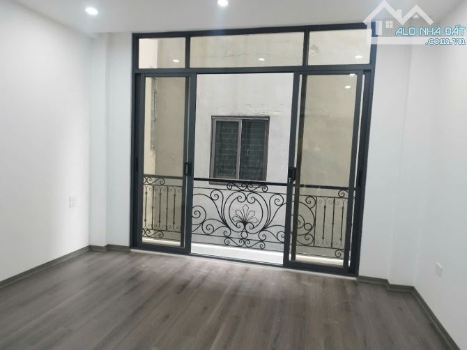 BÁN NHÀ PHỐ PHÚC LỢI LONG BIÊN 5 tỷ, 44m, 5 tầng , SÁT PHỐ, Ô TÔ, DÒNG TIỀN 15 TRIỆU /1 T - 8
