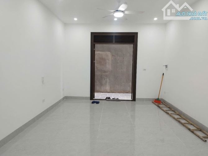 BÁN NHÀ PHỐ PHÚC LỢI LONG BIÊN 5 tỷ, 44m, 5 tầng , SÁT PHỐ, Ô TÔ, DÒNG TIỀN 15 TRIỆU /1 T - 9