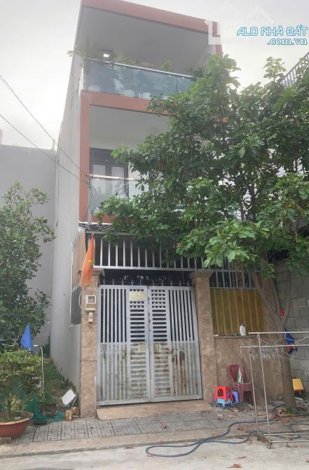 Nhà 1 trệt, 2 lầu, đường Gò Cát, Phường Phú Hữu Q9 giá 5 tỷ