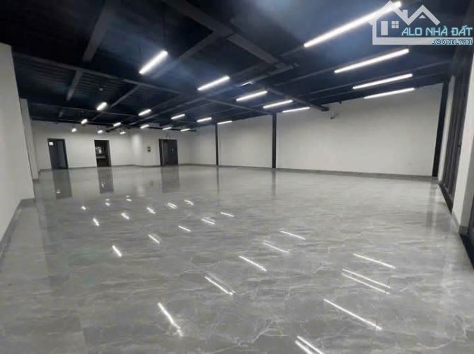 MẶT BẰNG Cho Thuê TRỐNG SUỐT Mặt tiền NGUYỄN HỮU THỌ – Ngang 10 m