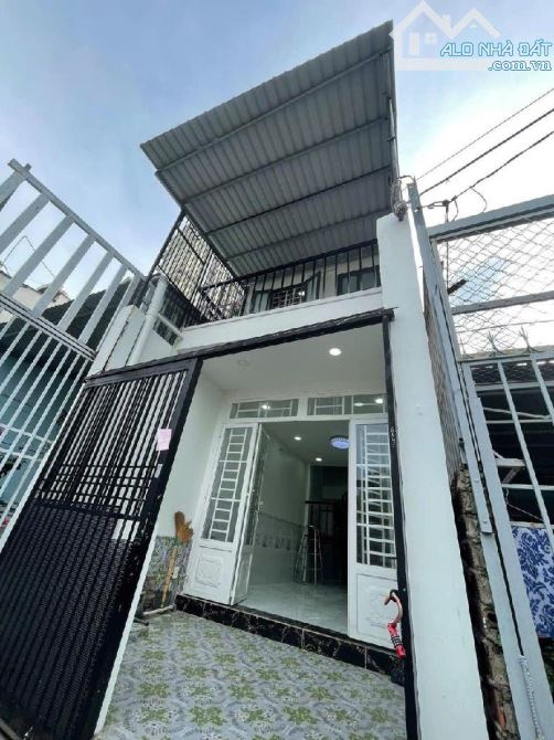 NHÀ HƠN 40M2, QUẬN 7, GIÁ 2.X TỶ