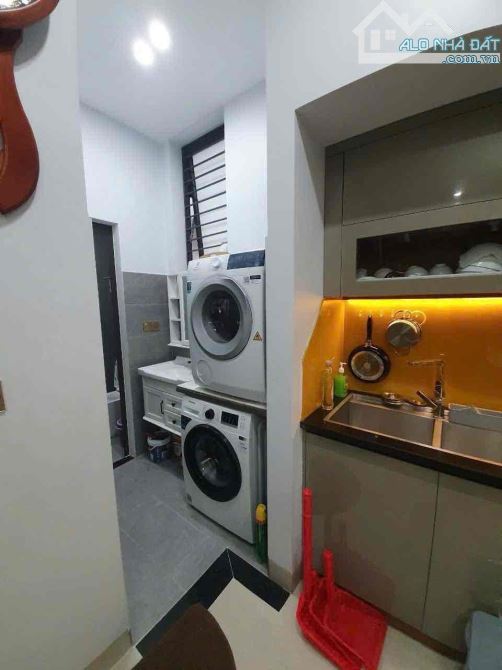 ⭐⭐⭐CHUYỂN NHƯỢN NHÀ 3 TẦNG DIỆN TÍCH 180 M2 DÒNG TIỀN 45 TR /TH