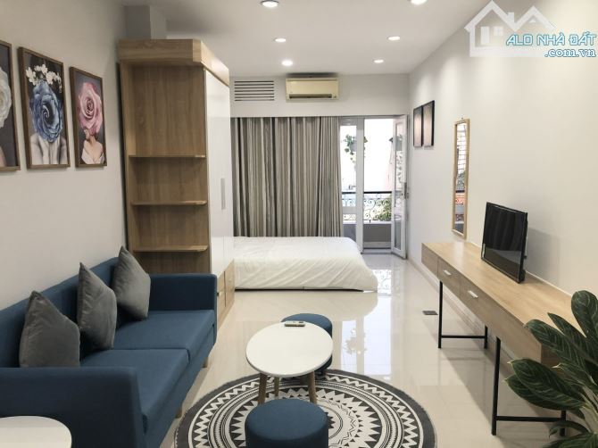 Studio ban công lớn , full nội thất cao cấp ngay khu Etown Cộng Hoà