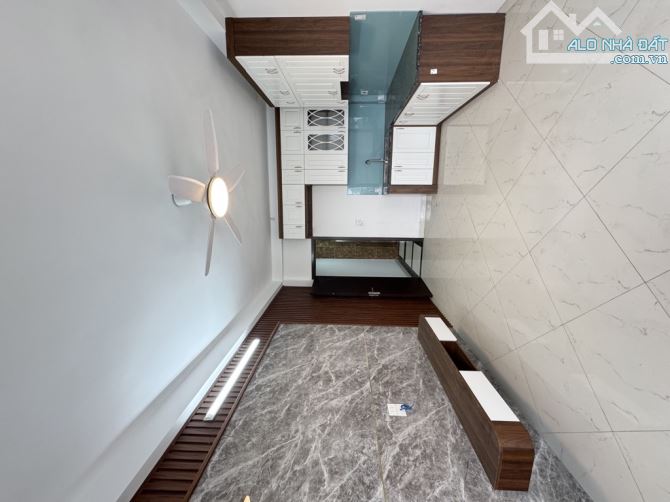 Nhà đẹp 6 tầng full nội thất thang máy gần Bình Minh Gaden